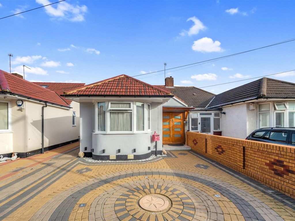 4 bed semidetached bungalow for sale in Allenby Road, Southall UB1, £