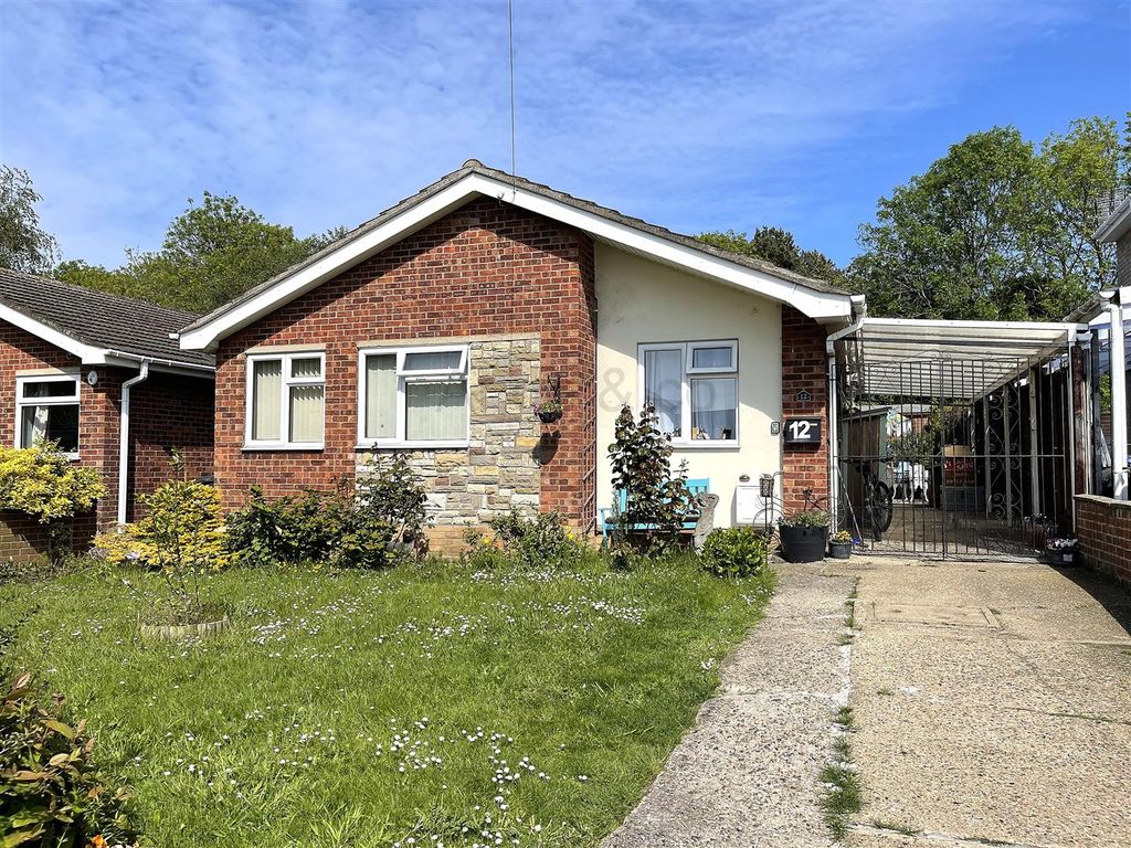 2 bed detached bungalow for sale in Cavendish Close, Oulton Broad
