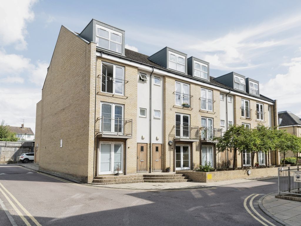 2 bed for sale in Grove Road, Hitchin SG4, £76,250 Zoopla