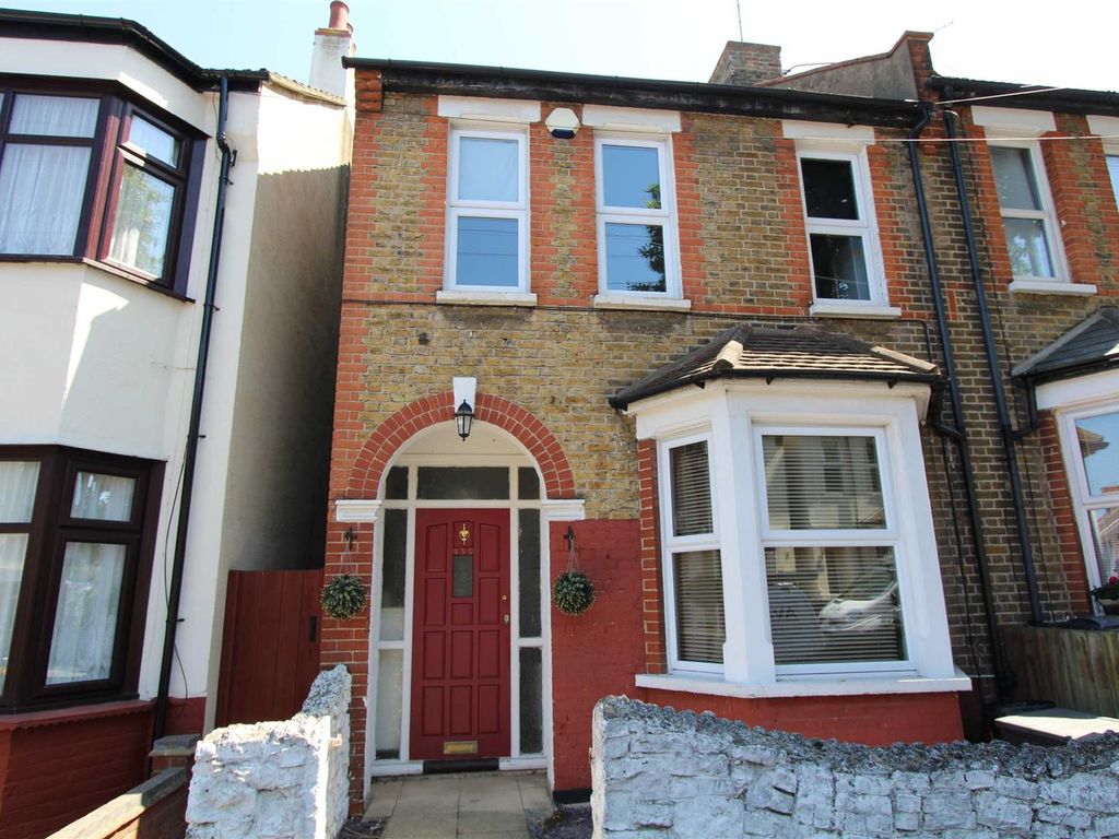 3 bed end terrace house to rent in Hainault Avenue, WestcliffOnSea