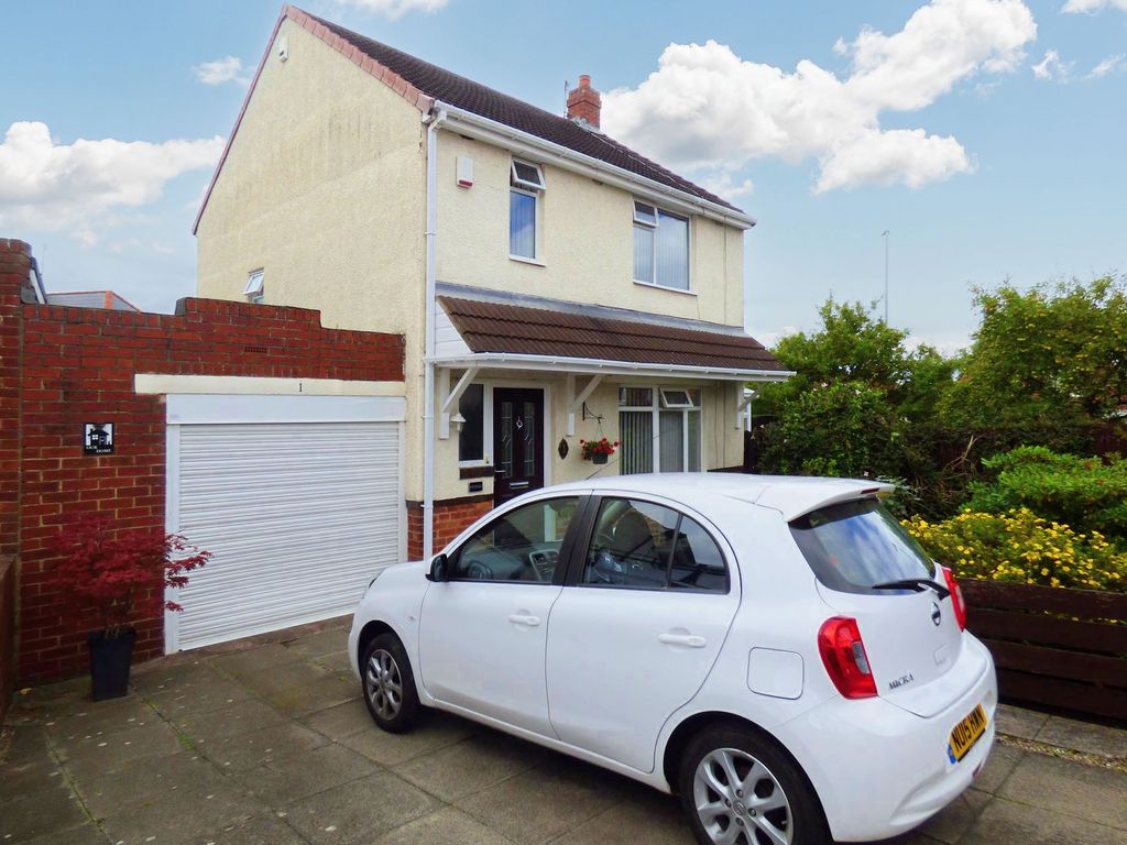 3 bed detached house for sale in Redesdale Gardens, Dunston, Gateshead