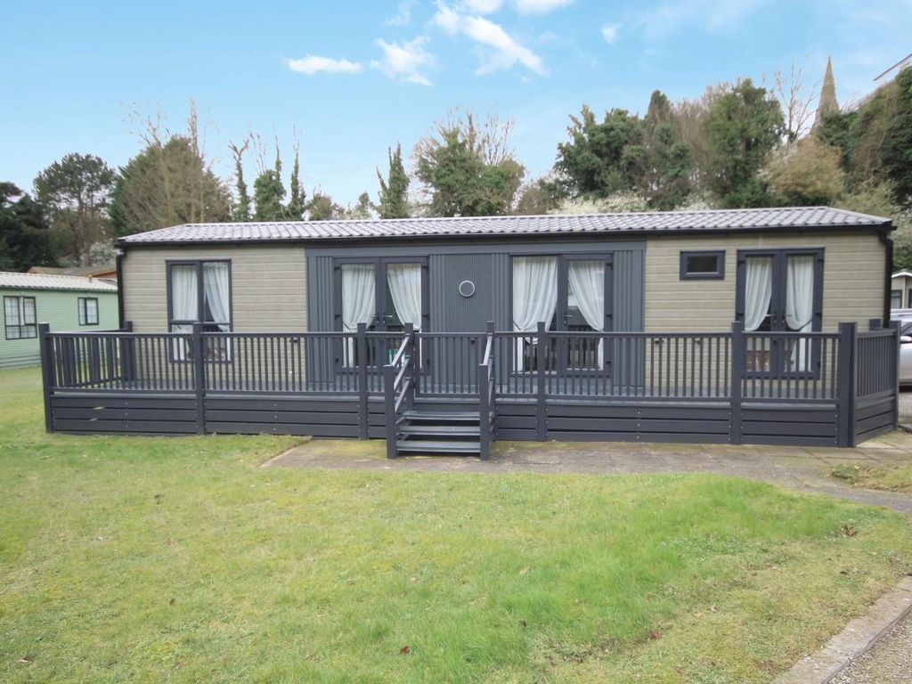 2 bed mobile/park home for sale in Low Bridge Park, Abbey Road