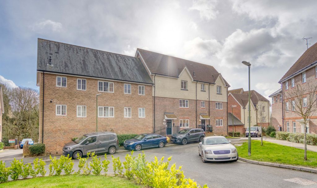 2 bed flat for sale in 36 Harwood Close, Codmore Hill, Pulborough RH20