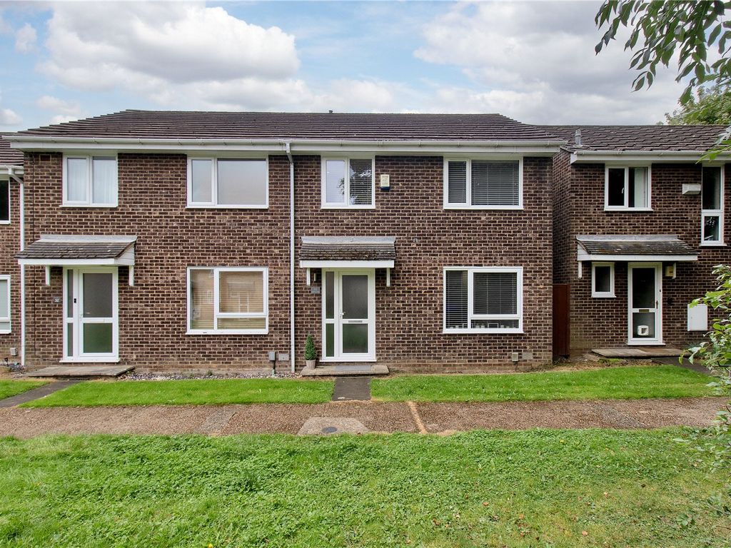 3 bed semidetached house for sale in Olivers Mill, New Ash Green