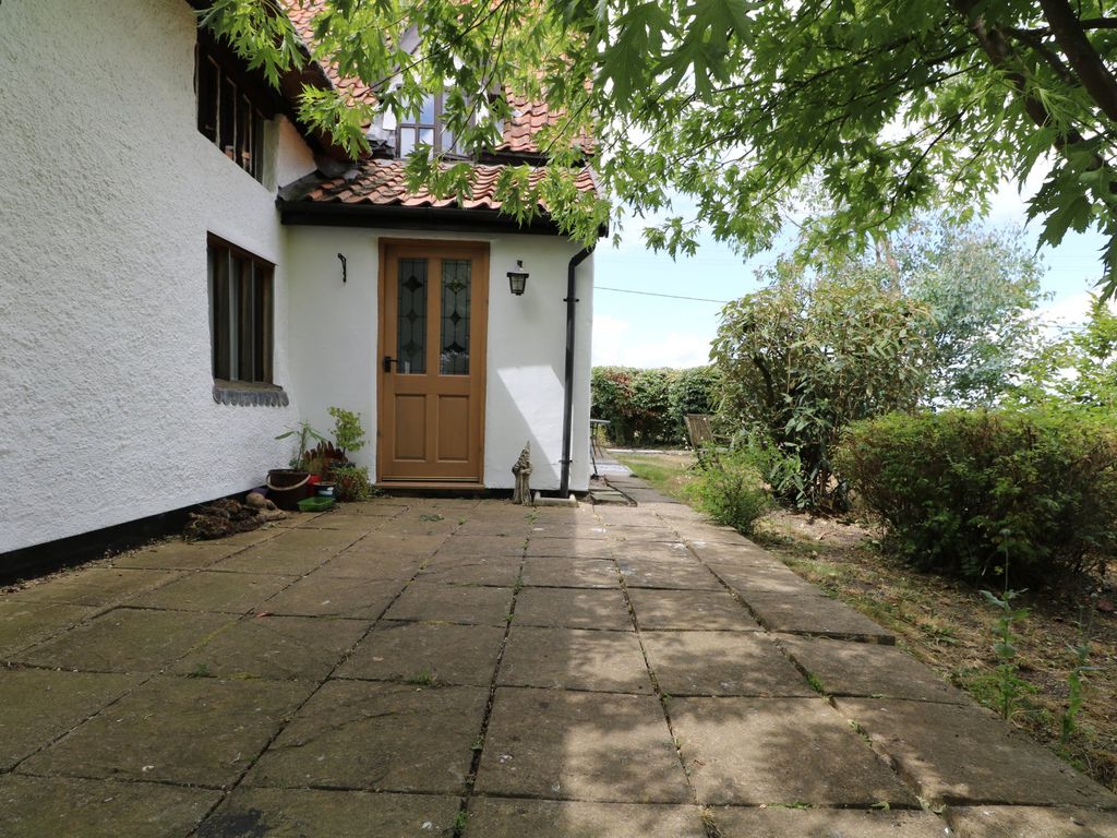 2 bed to rent in Diss Road, Tibenham, Norwich NR16, £600 pcm Zoopla