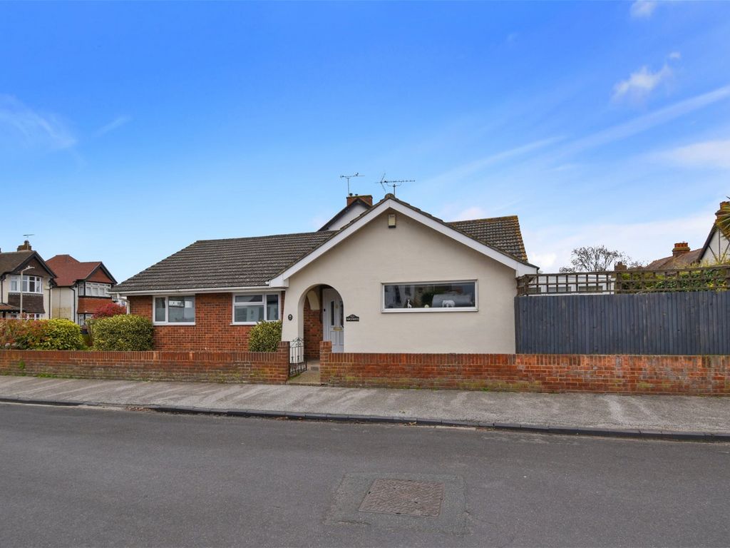 3 bed bungalow for sale in Beacon Avenue, Herne Bay CT6, £550,000 Zoopla