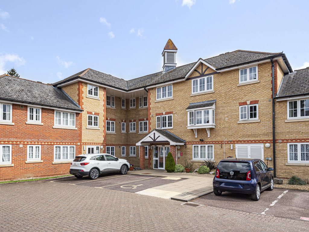 1 bed flat for sale in High Street, Rickmansworth, Hertfordshire WD3