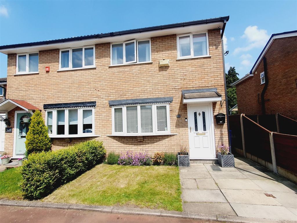 3 bed property for sale in Coltsfoot Drive, Broadheath, Altrincham WA14