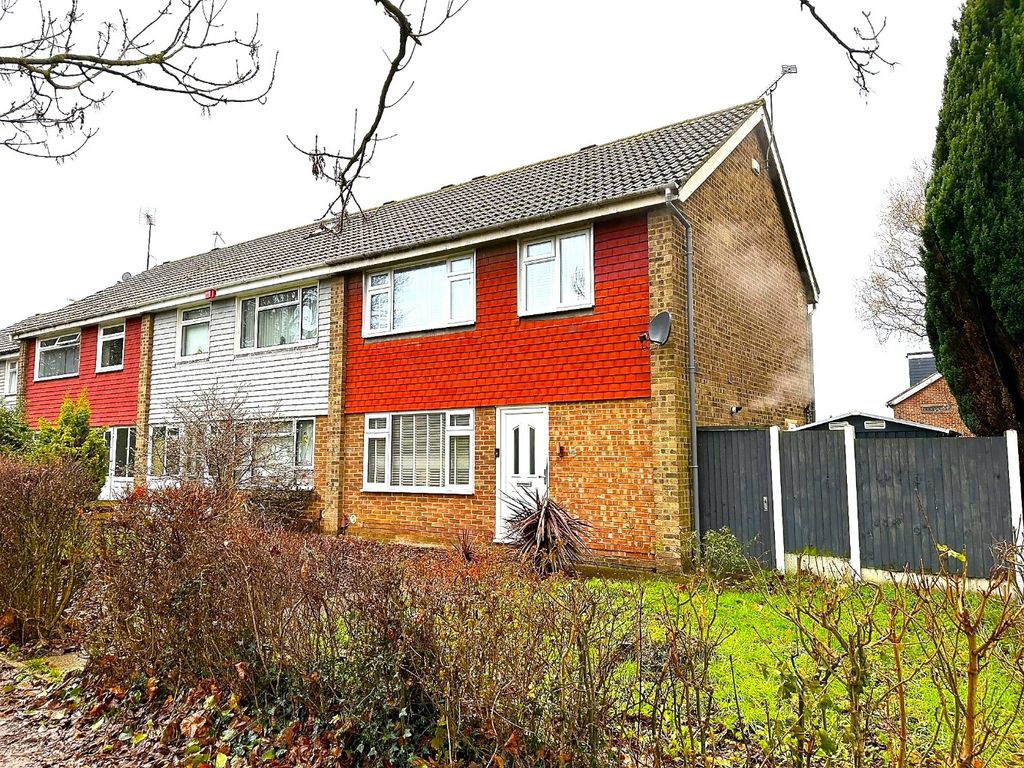 3 bed end terrace house for sale in Otterham Quay Lane, Rainham