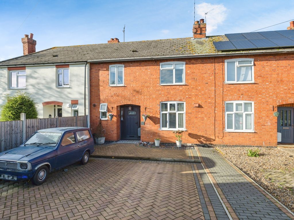 4 bed terraced house for sale in Chestnut Terrace, Northampton