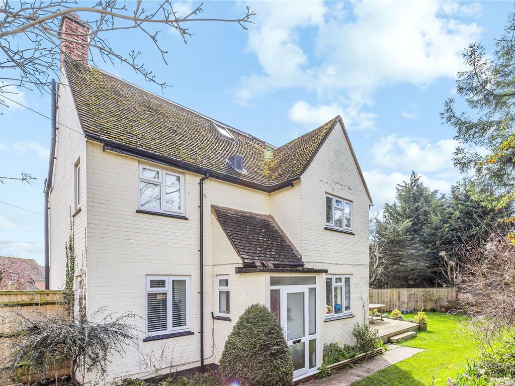 4 bed semidetached house for sale in Hearnes Meadow, Seer Green