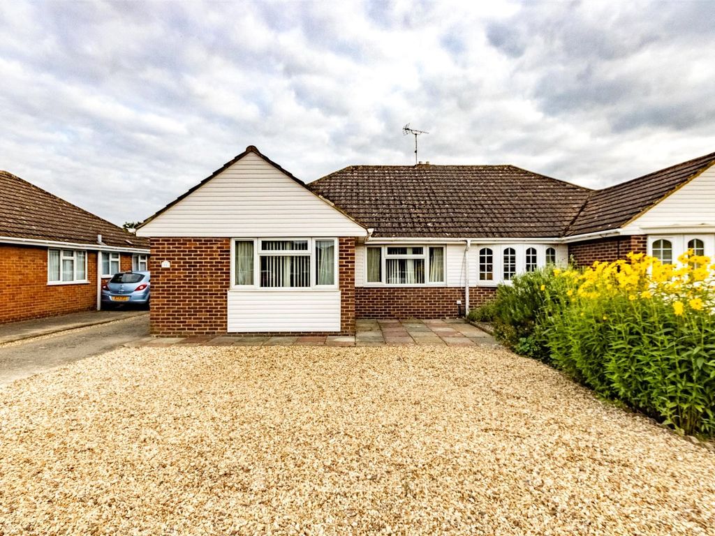 3 bed bungalow for sale in Waverley Road, Coleview, Swindon SN3, £