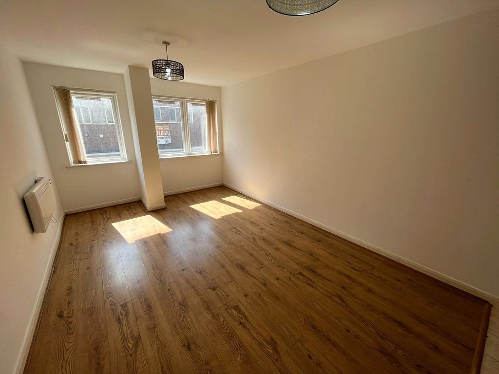 2 bed flat to rent in Ferensway, Hull, East Riding Of Yorkshire, UK HU2