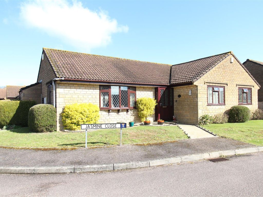 3 bed detached bungalow for sale in Jasmine Close, Crewkerne TA18 Zoopla