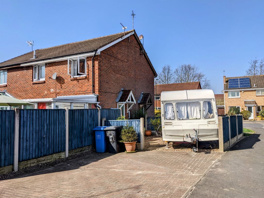 1 bed town house for sale in Overdale Close, Long Eaton, Nottingham