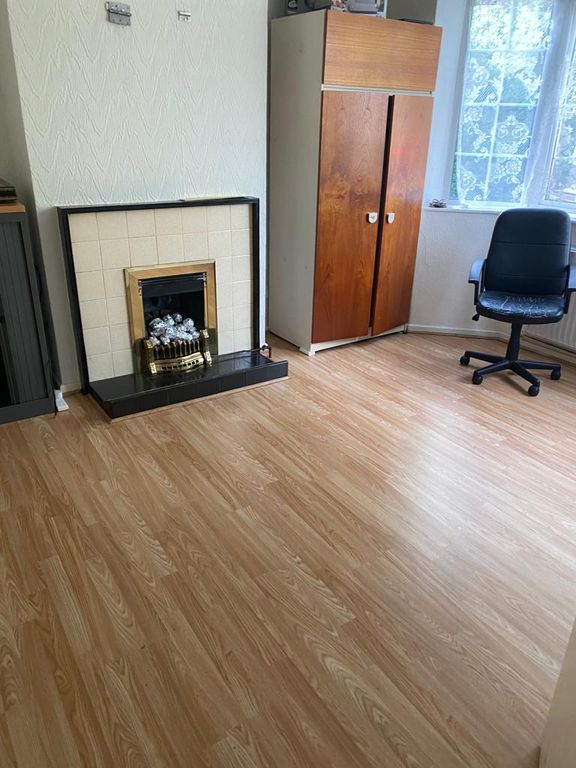 3 bed detached house to rent in Crawley Green Road, Luton LU2, £1,800