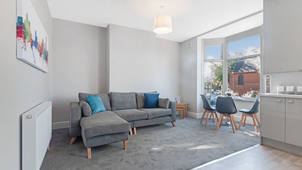 2 bed flat to rent in Mauldeth Road, Withington, Manchester M20, £1,510