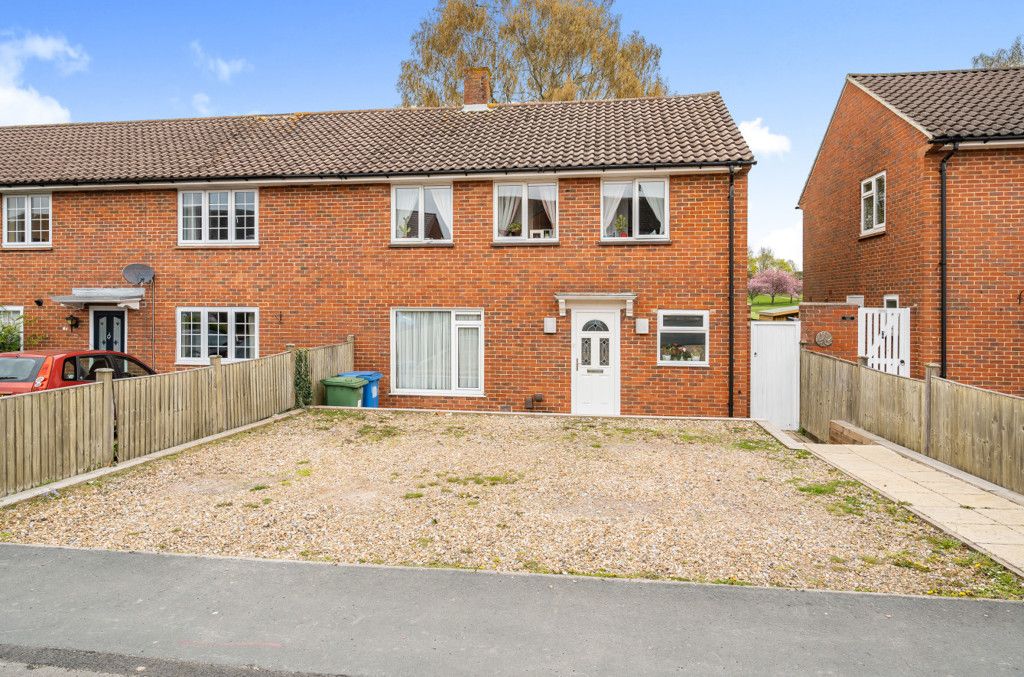 4 bed end terrace house for sale in Shepherds Lane, Bracknell