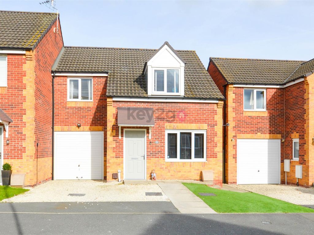 3 bed semidetached house for sale in Spinnaker Road, Clowne