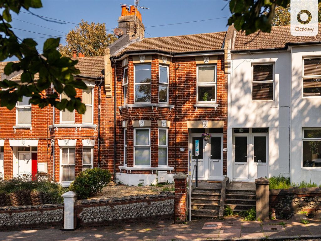 2 bed flat for sale in Bear Road, Brighton BN2, £350,000 Zoopla