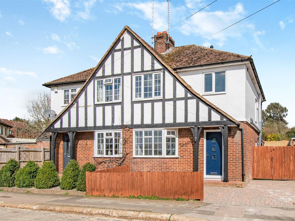 3 bed semidetached house for sale in Bull Orchard, Barming, Maidstone
