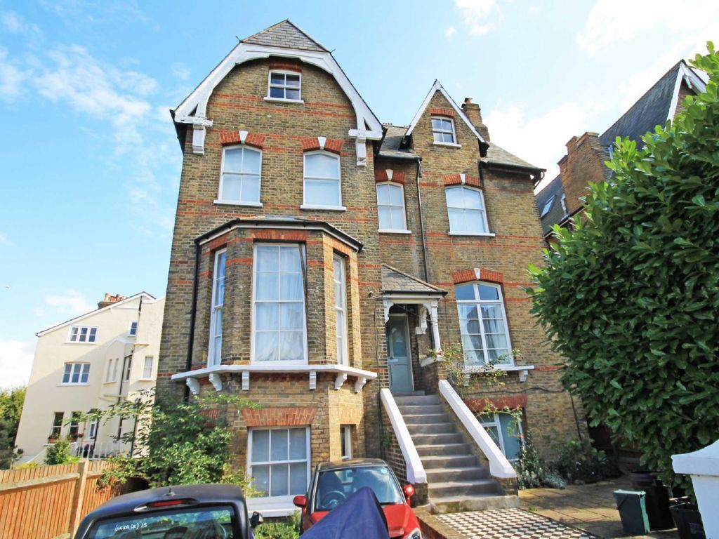 2 bed flat to rent in Kings Road, Richmond TW10, £2,250 pcm Zoopla