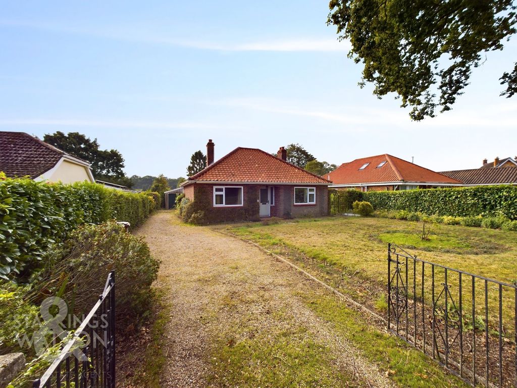 2 bed detached bungalow for sale in Poringland Road, Stoke Holy Cross