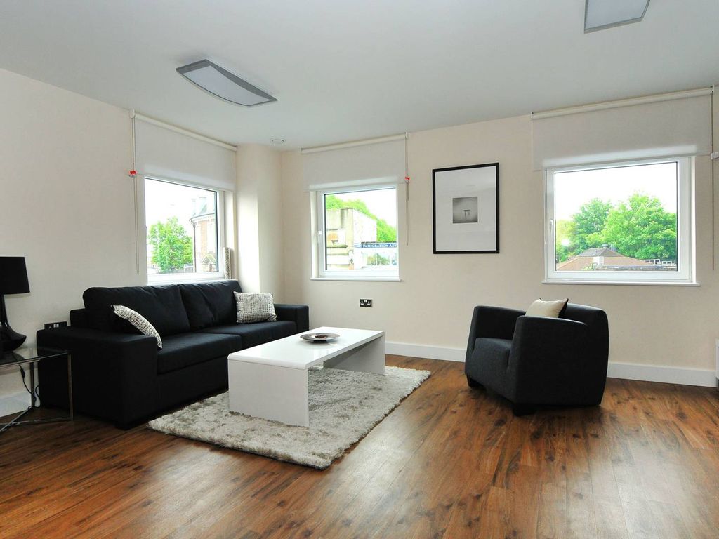 Studio to rent in Trs Apartments, Southall UB2, £1,300 pcm Zoopla