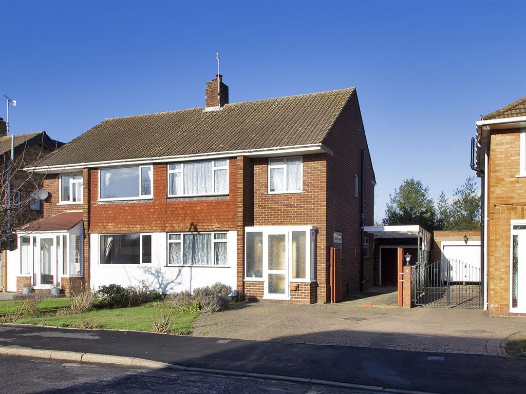3 bed semidetached house for sale in Bramble Close, Hildenborough