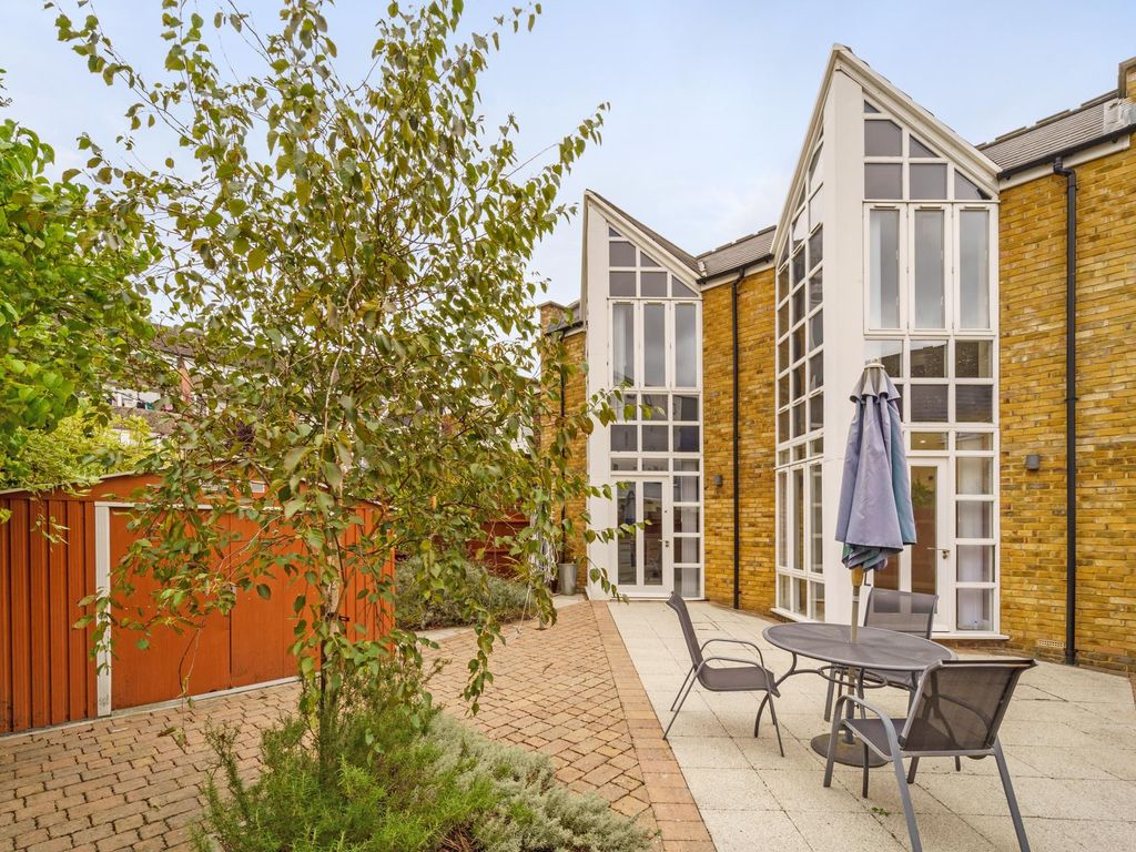 4 bed property for sale in Chapel House, North Road, Brentford, London