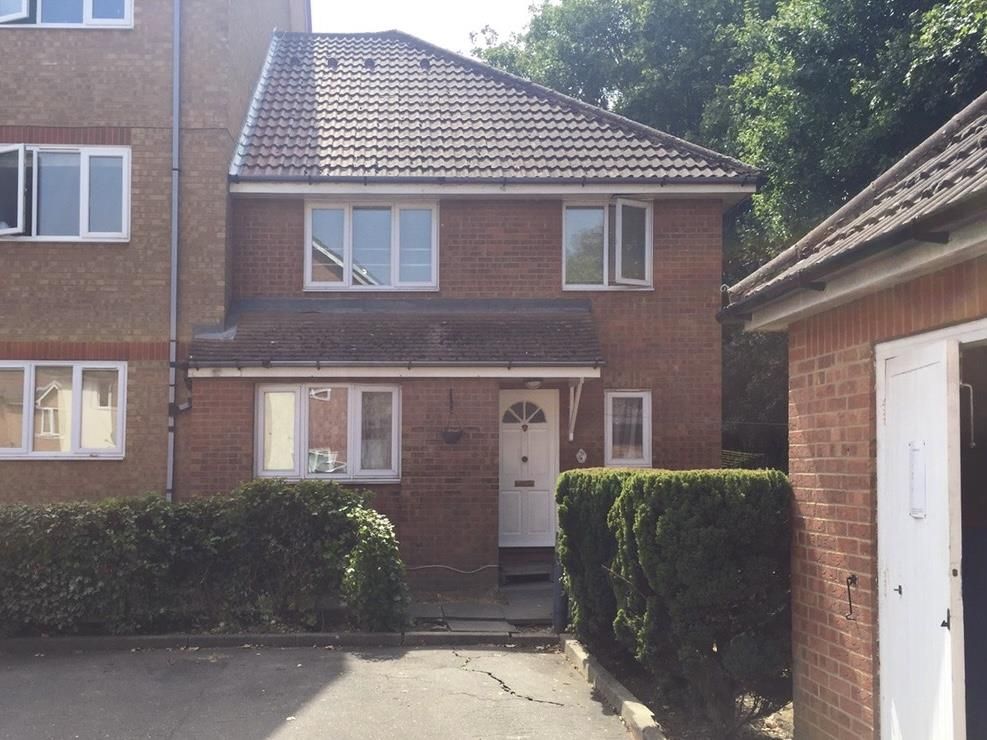 2 bed property for sale in Eagle Close, Waltham Abbey EN9 Zoopla