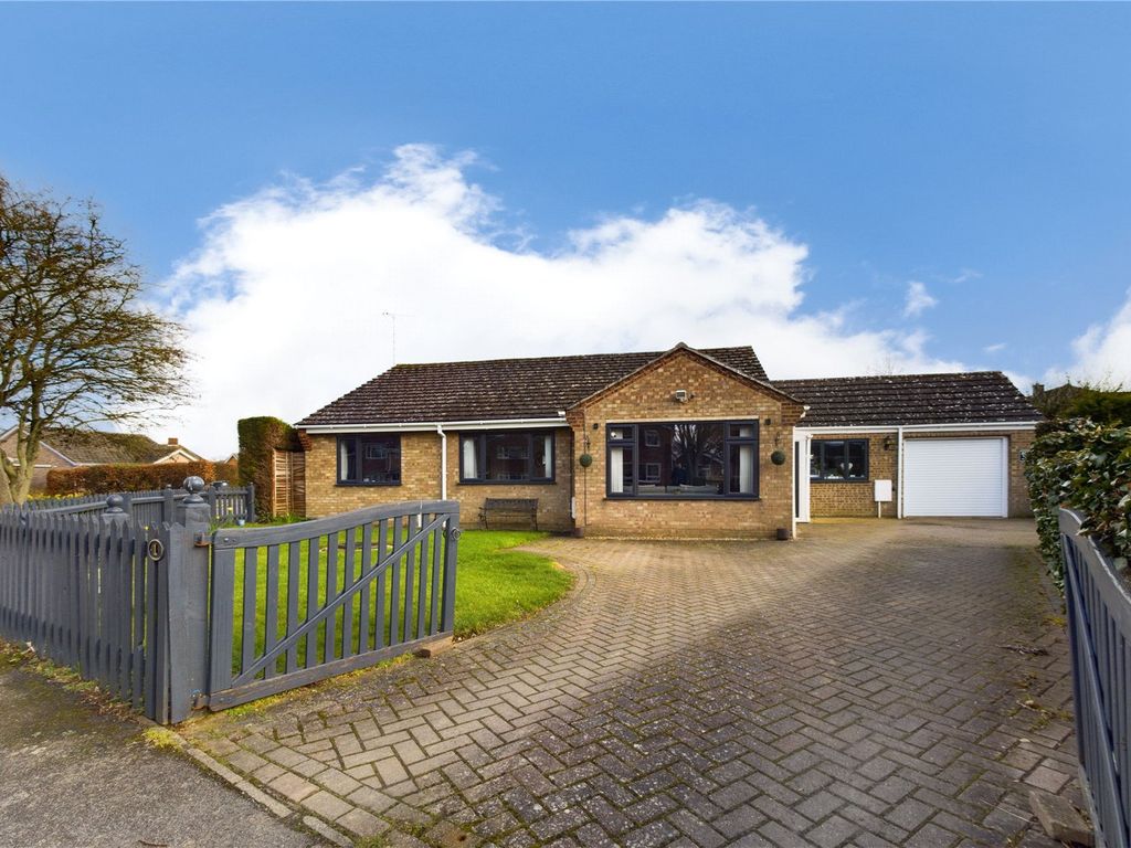 4 bed detached bungalow for sale in Windsor Drive, Ramsey Forty Foot
