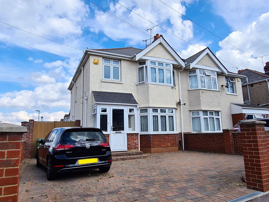 3 bed semidetached house to rent in Stanton Road, Regents Park, Southampton SO15, £1,600 pcm
