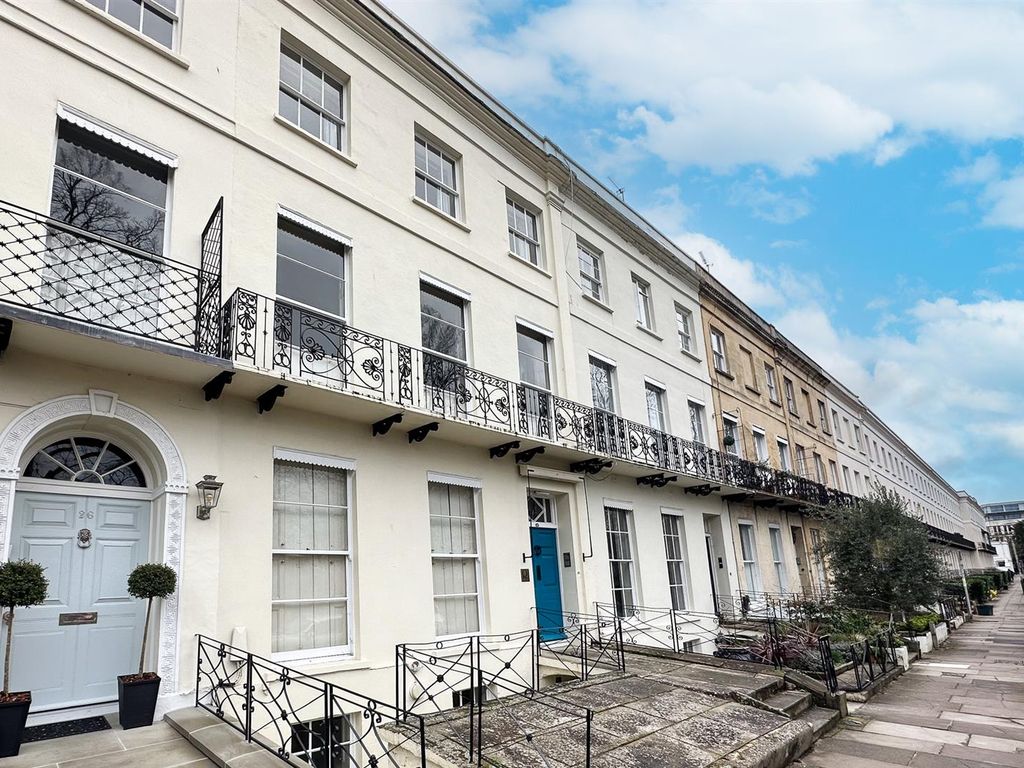 3 bed flat to rent in Montpellier Spa Road, Cheltenham GL50, £1,750 pcm