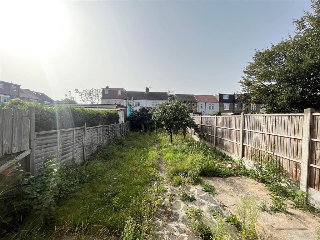 3 bed property to rent in Southchurch Road, East Ham, London E6, £2,200