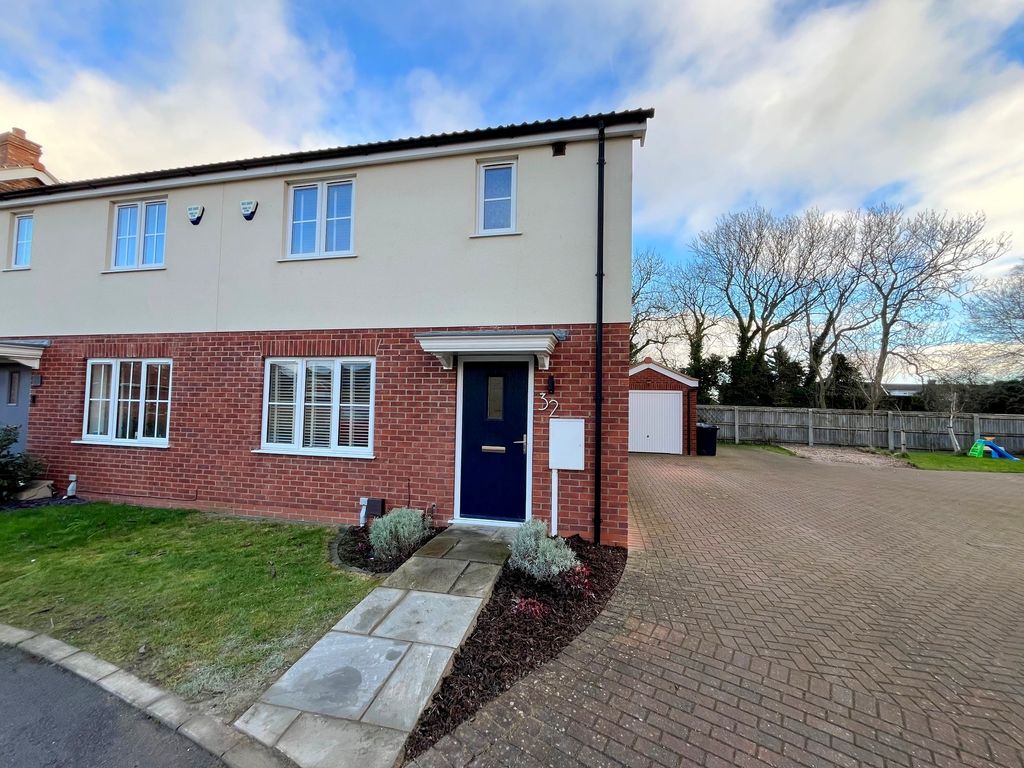 3 bed semidetached house to rent in Pasture Lane, Scartho Top, Grimsby