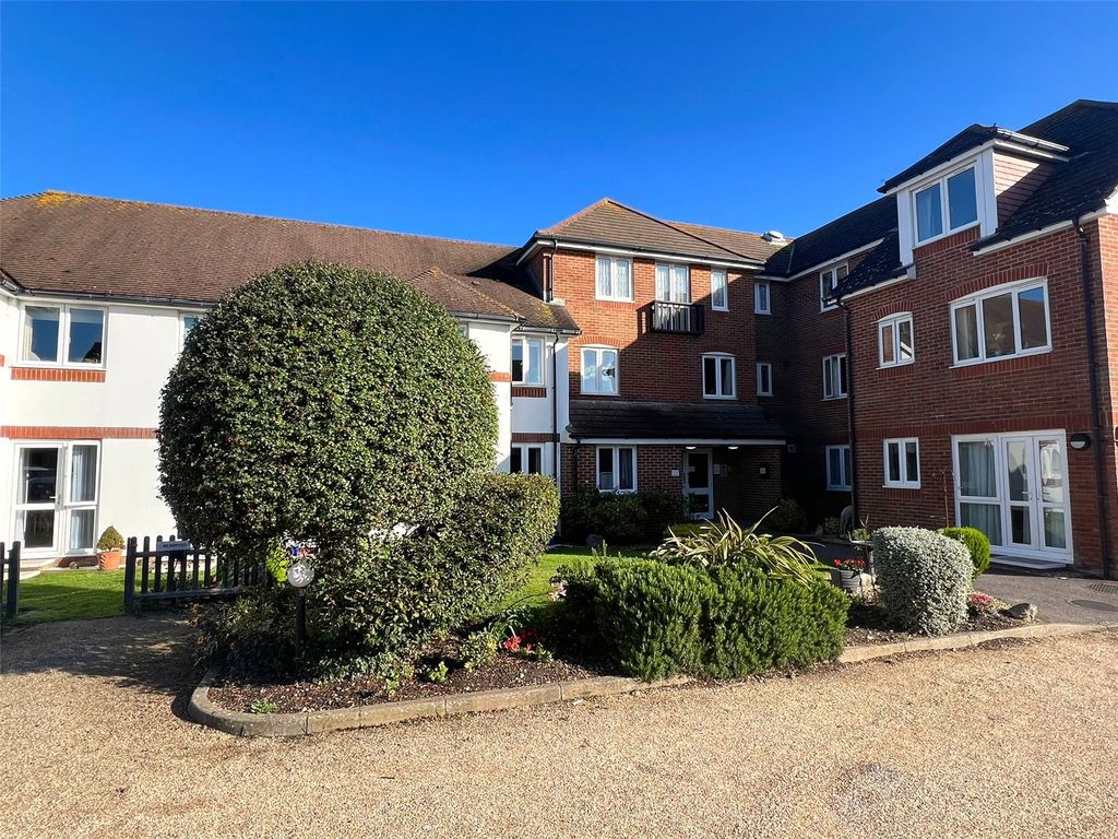 2 bed flat for sale in Sea Road, Milford On Sea, Lymington, Hampshire