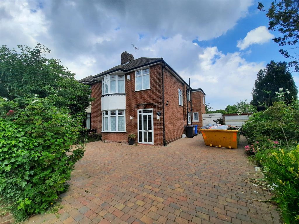 4 bed semidetached house for sale in Melbourne Road, Rushmere St
