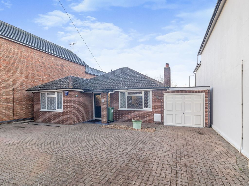 2 bed detached bungalow for sale in Theydon Avenue, Woburn Sands
