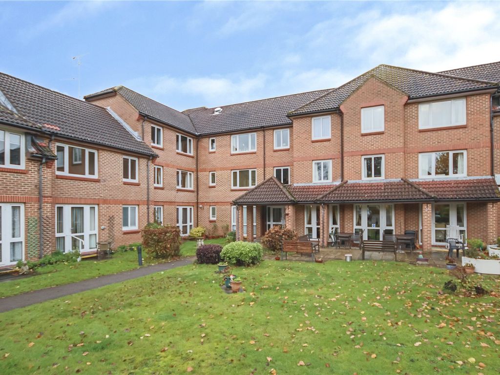 1 bed flat to rent in Winterbourne Court, Tebbit Close, Bracknell