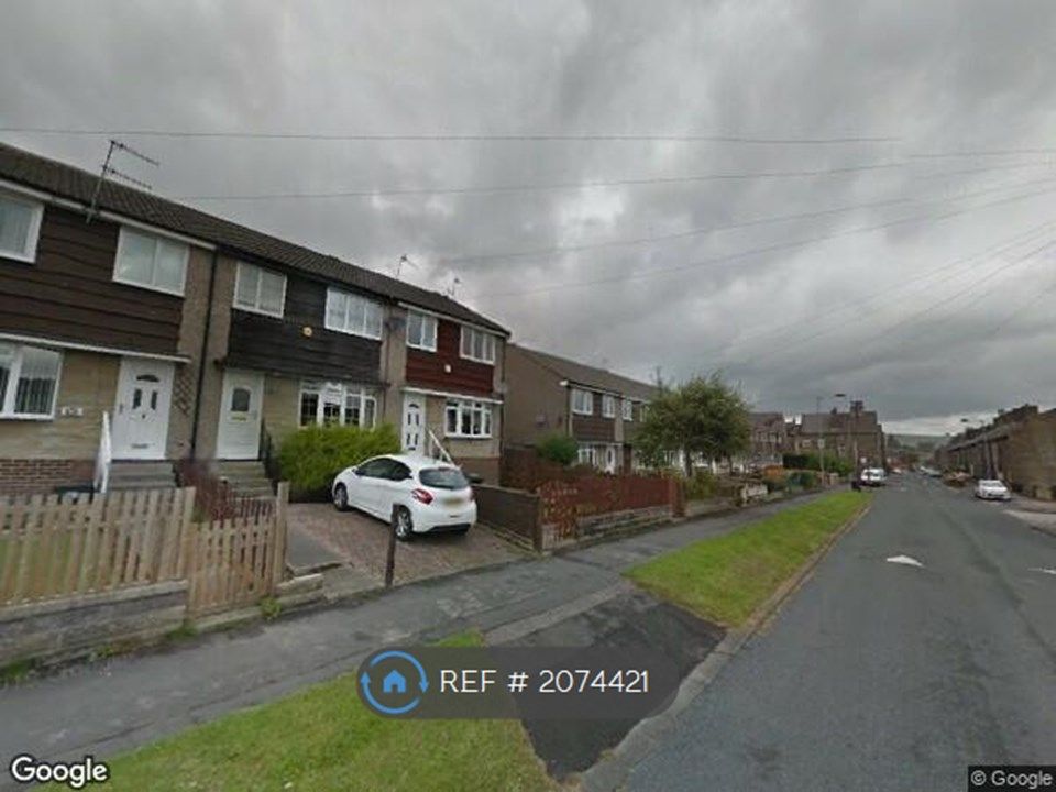 3 bed terraced house to rent in Staveley Road, Keighley BD22, £825 pcm