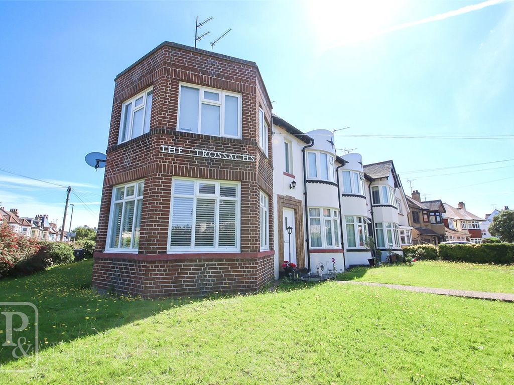 2 bed for sale in Holland Road, ClactonOnSea, Essex CO15