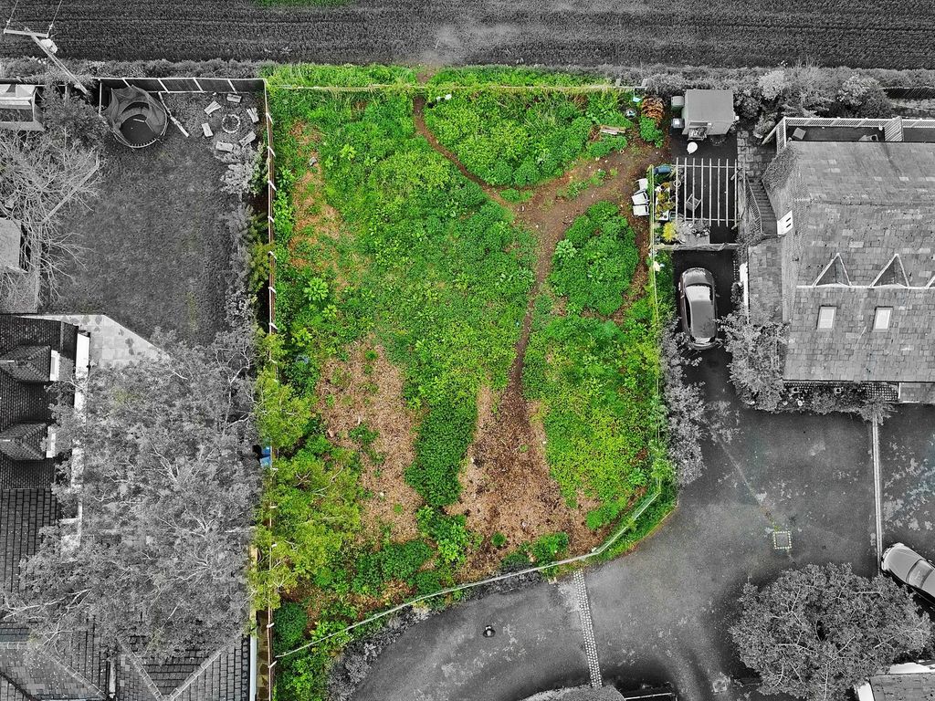 Land for sale in Summit Close, Lower Stretton WA4, £100,000 Zoopla