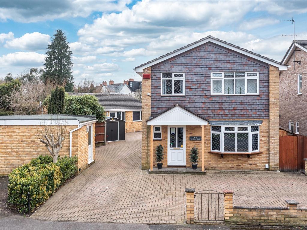 4 bed detached house for sale in Nightingale Close GU14 Zoopla