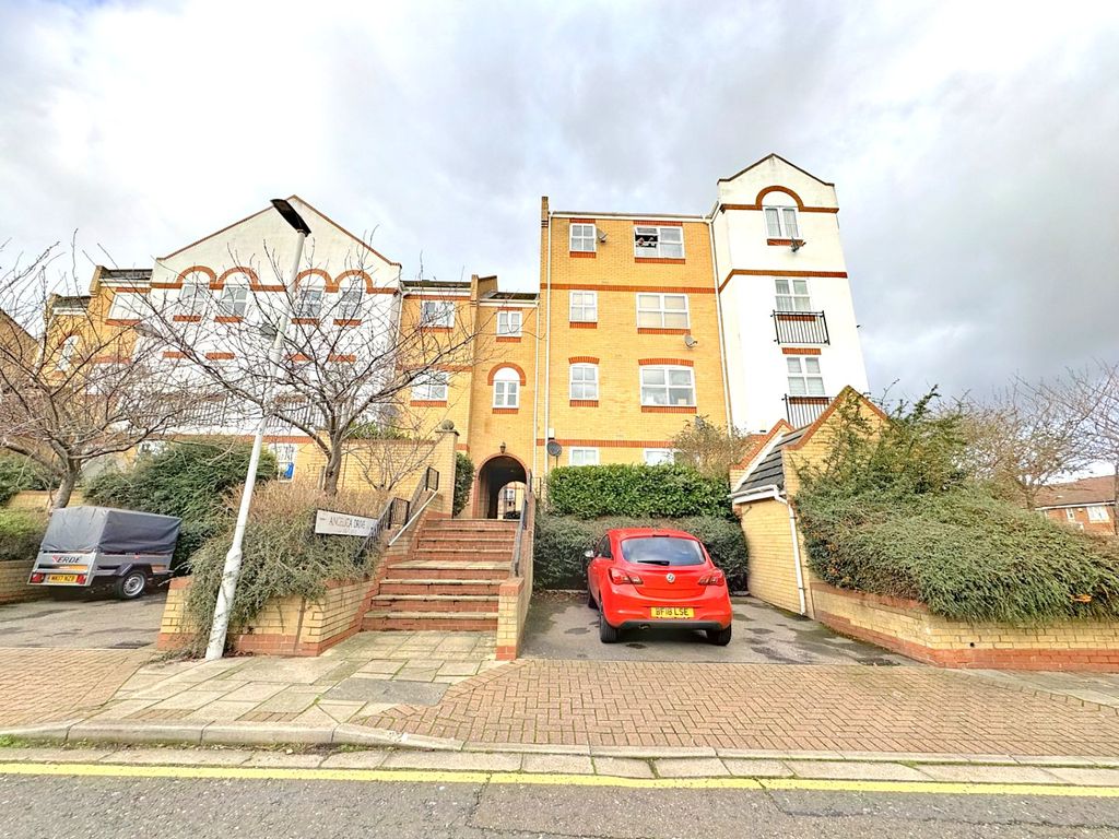 1 bed flat to rent in Angelica Drive, Beckton E6, £1,350 pcm Zoopla