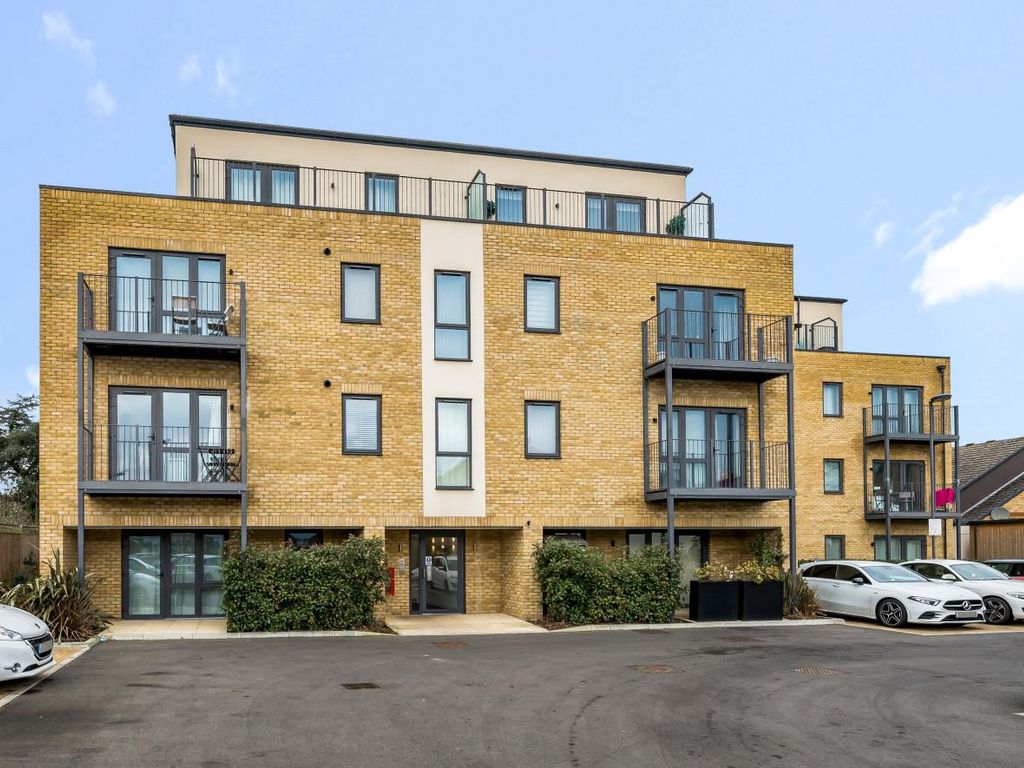 1 bed flat for sale in Long Lane, Hillingdon, Uxbridge UB10, £294,000 Zoopla