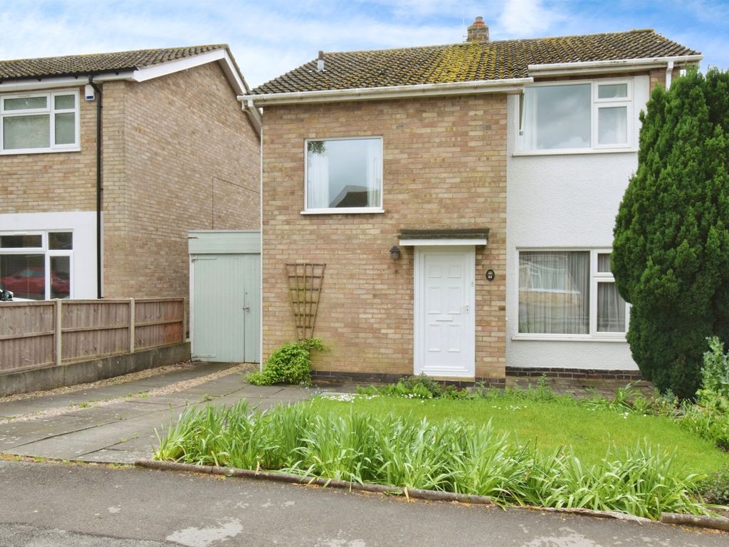 3 bed detached house for sale in Coombe Rise, Oadby, Leicester LE2, £