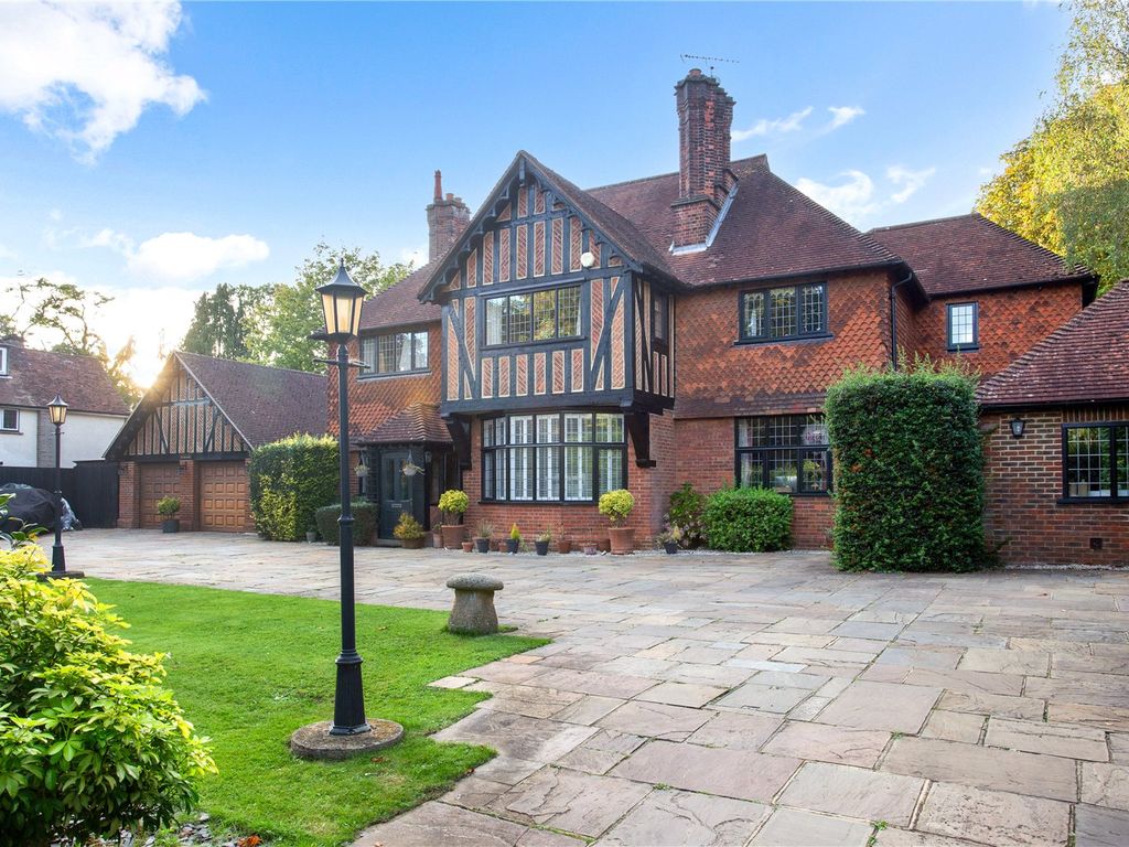 4 bed detached house for sale in Furze Hill, Kingswood, Tadworth