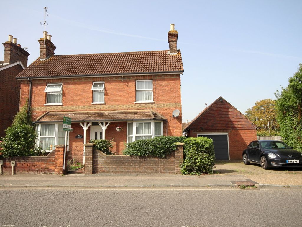 3 bed detached house for sale in Station Road, Horsham RH13, £595,000