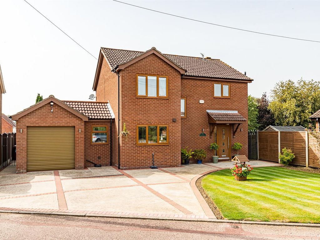 3 bed detached house for sale in Highgrove, Messingham, Scunthorpe DN17